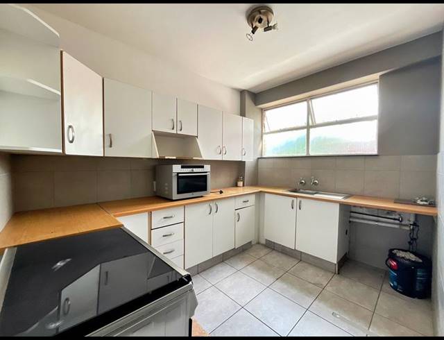 2 BEDROOM APARTMENT FOR SALE IN FLORIDA LAKE